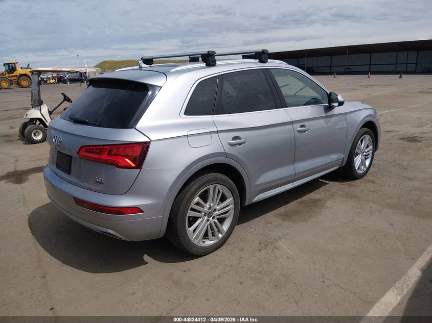 Audi Q5 2.0l 2.0T Premium/2.0T Tech Premium, снимка 4 - Автомобили и джипове - 54351451
