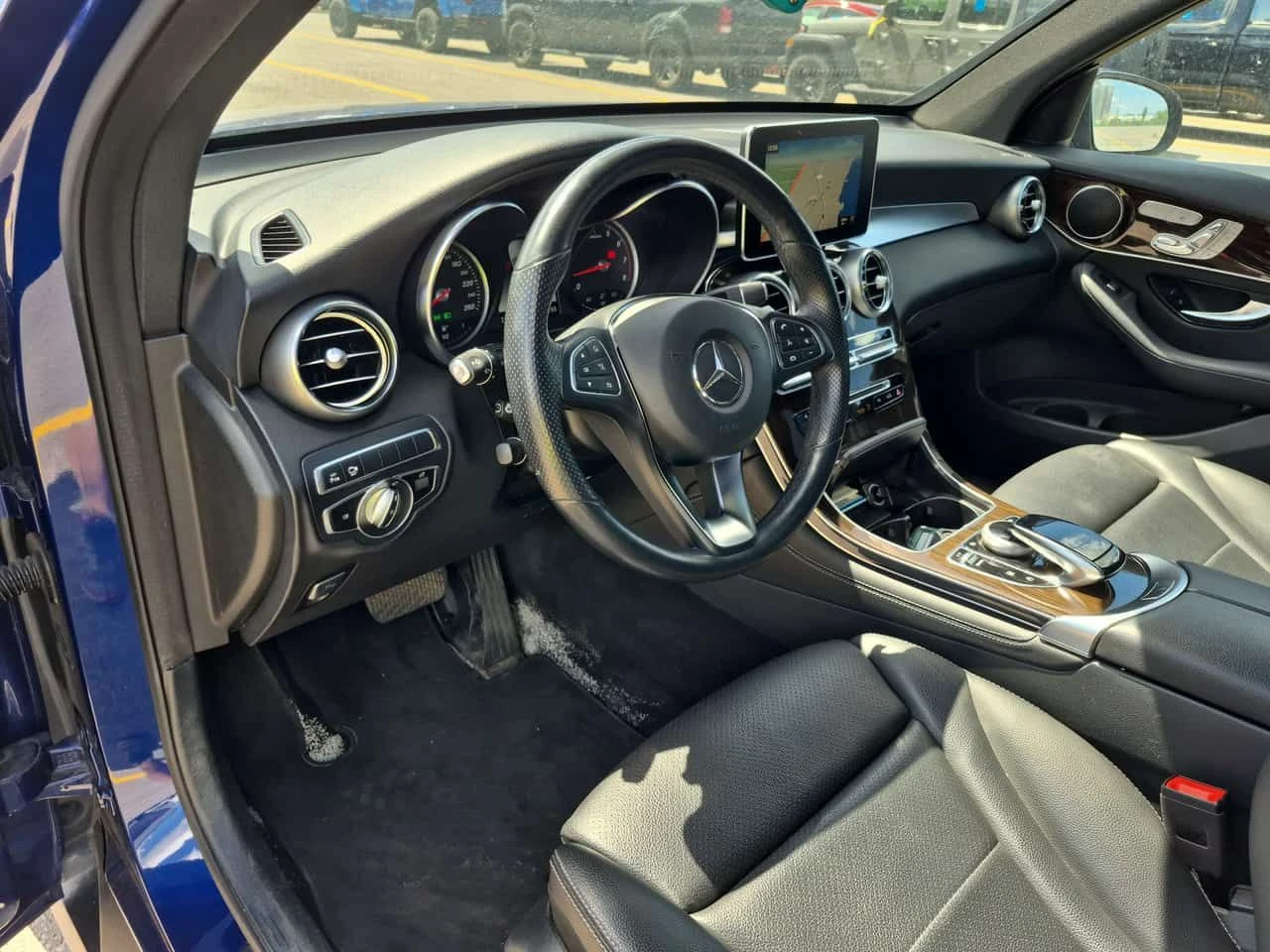 Mercedes-Benz GLC 300  CARFAX * ОПЦИЯ ЗА ФИНАНСИРАНЕ, снимка 5 - Автомобили и джипове - 55318388