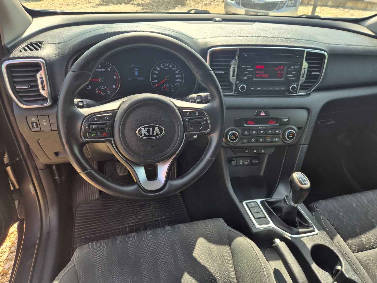 Kia Sportage 2.0 4х4 Titan, снимка 11 - Автомобили и джипове - 56093003