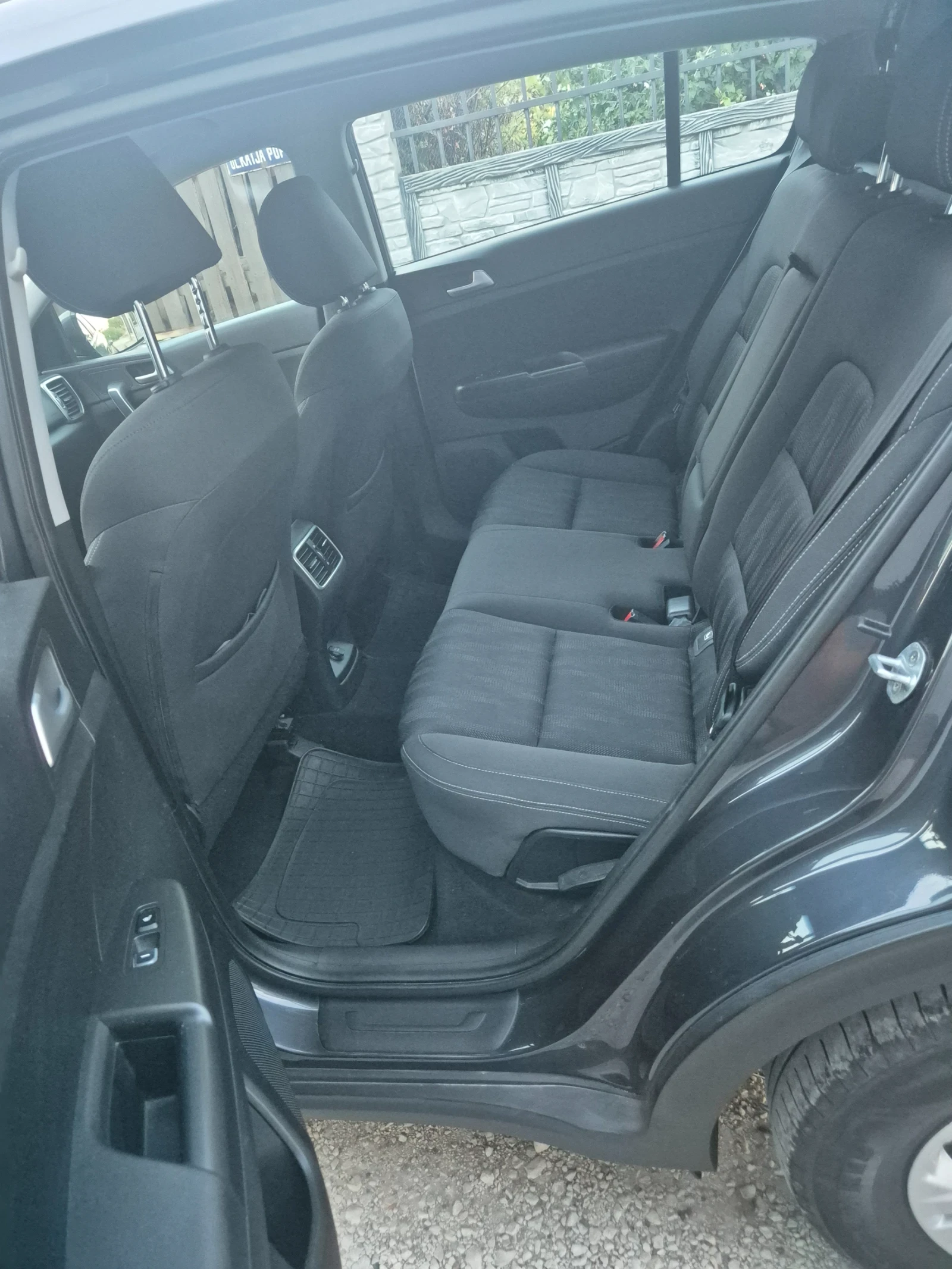 Kia Sportage 2.0 4х4 Titan, снимка 10 - Автомобили и джипове - 56093003