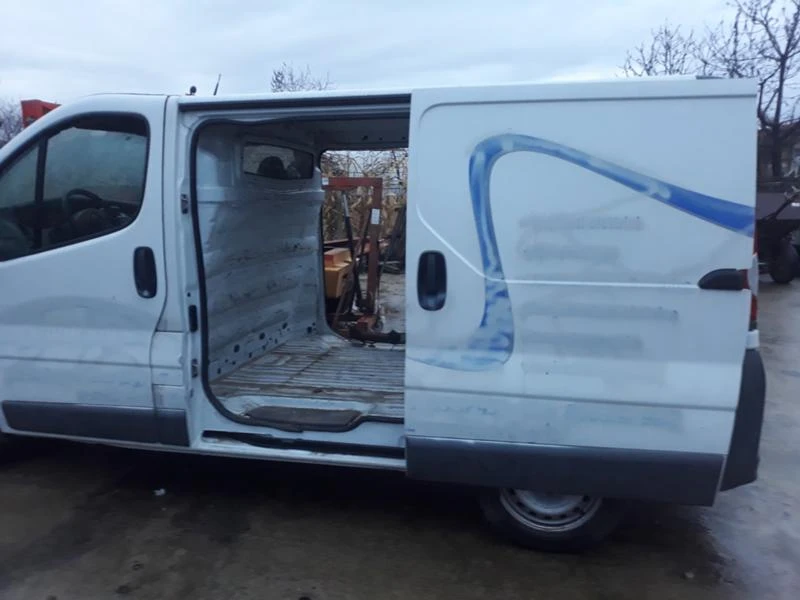 Opel Vivaro 2.0 90k.c., снимка 4 - Бусове и автобуси - 35062108