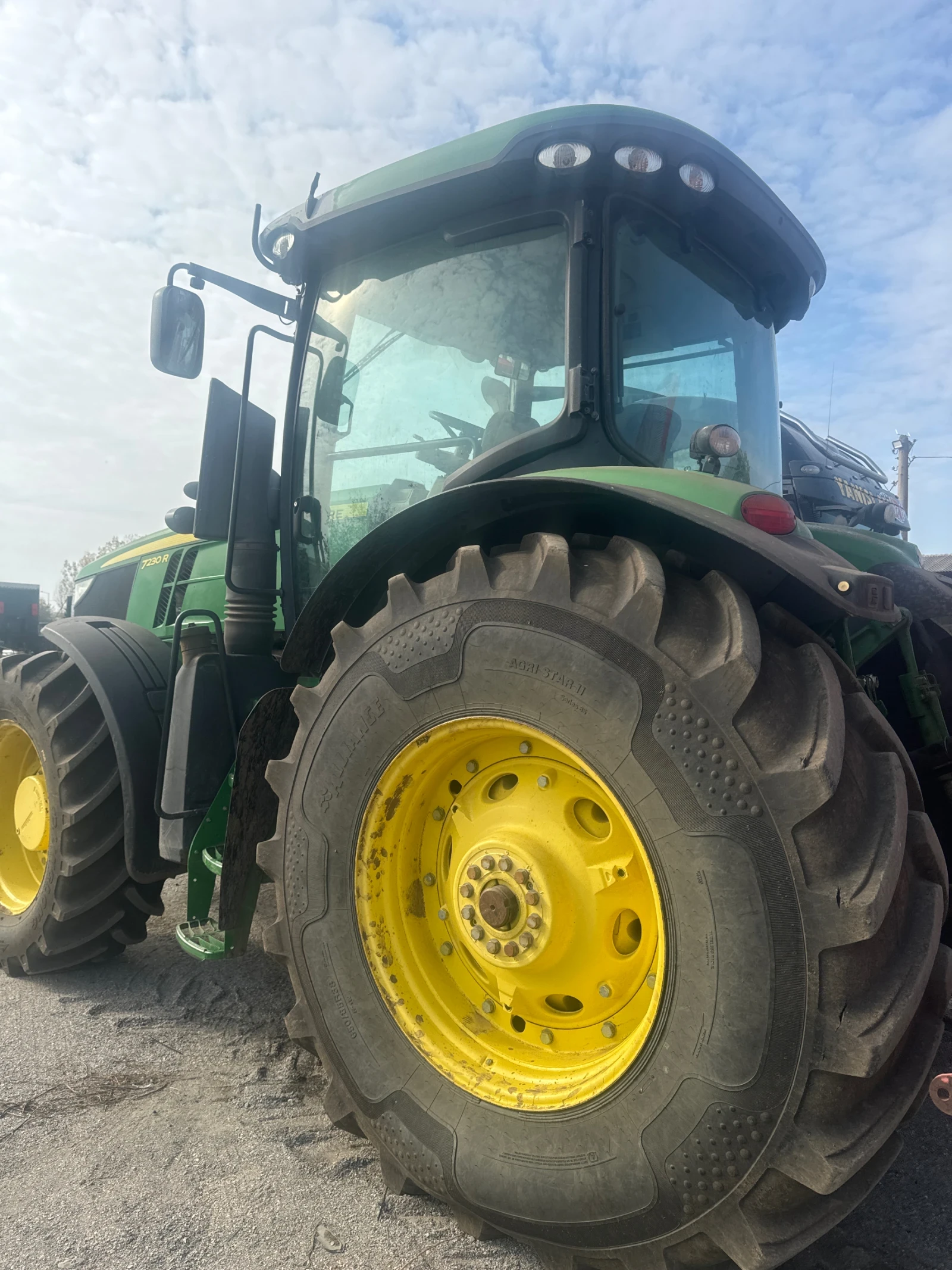 Трактор John Deere 7230R - изображение 2