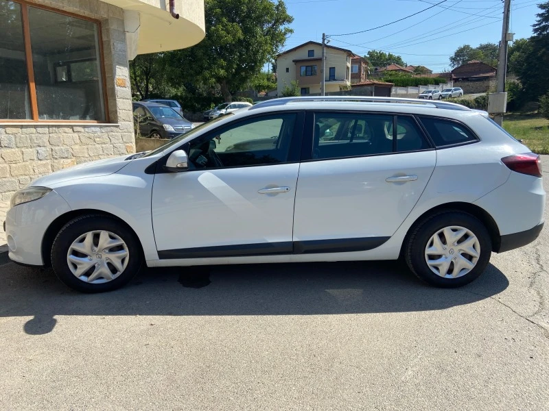 Renault Megane Комби, снимка 2 - Автомобили и джипове - 47224331