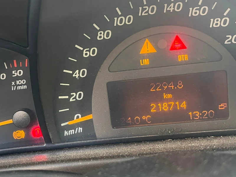 Mercedes-Benz C 220, снимка 5 - Автомобили и джипове - 47863708