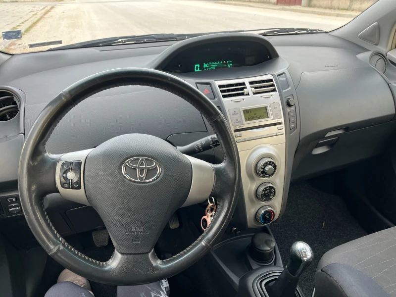 Toyota Yaris, снимка 10 - Автомобили и джипове - 47621754