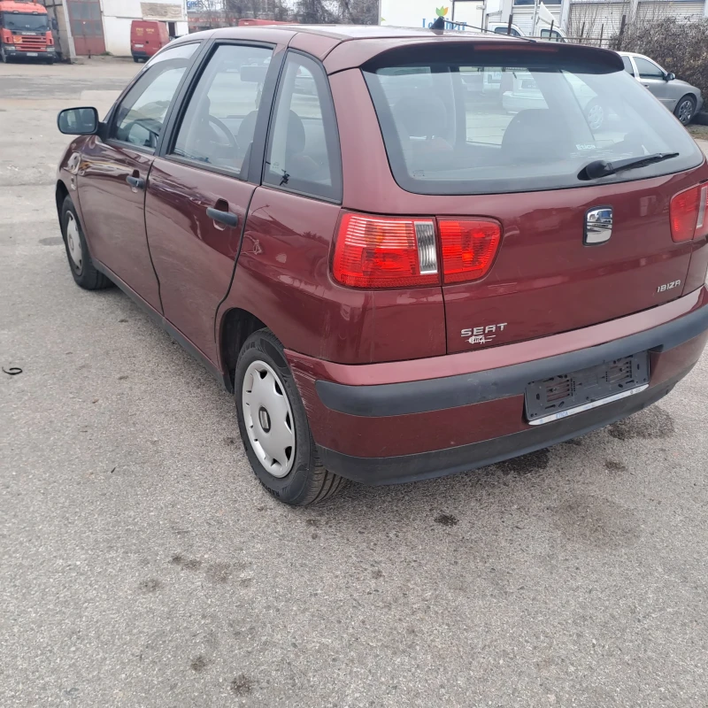 Seat Ibiza 1.0. На 50х.км. Реални, снимка 8 - Автомобили и джипове - 48233349