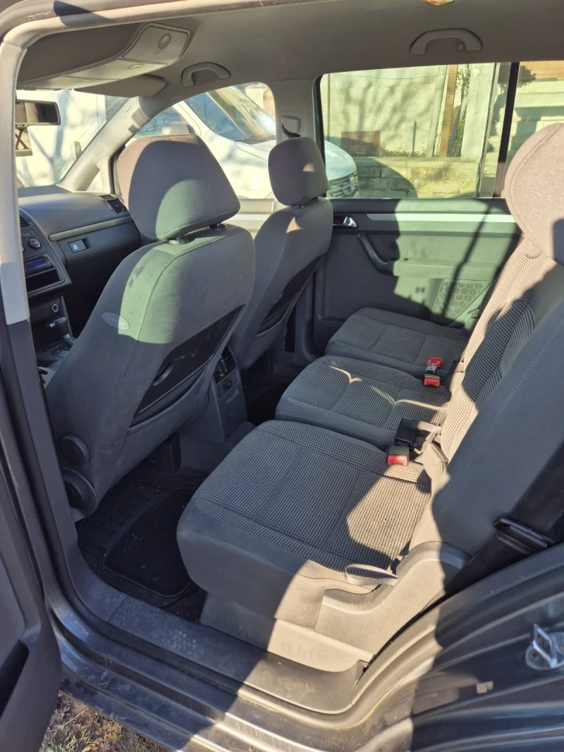 VW Touran, снимка 7 - Автомобили и джипове - 48741527