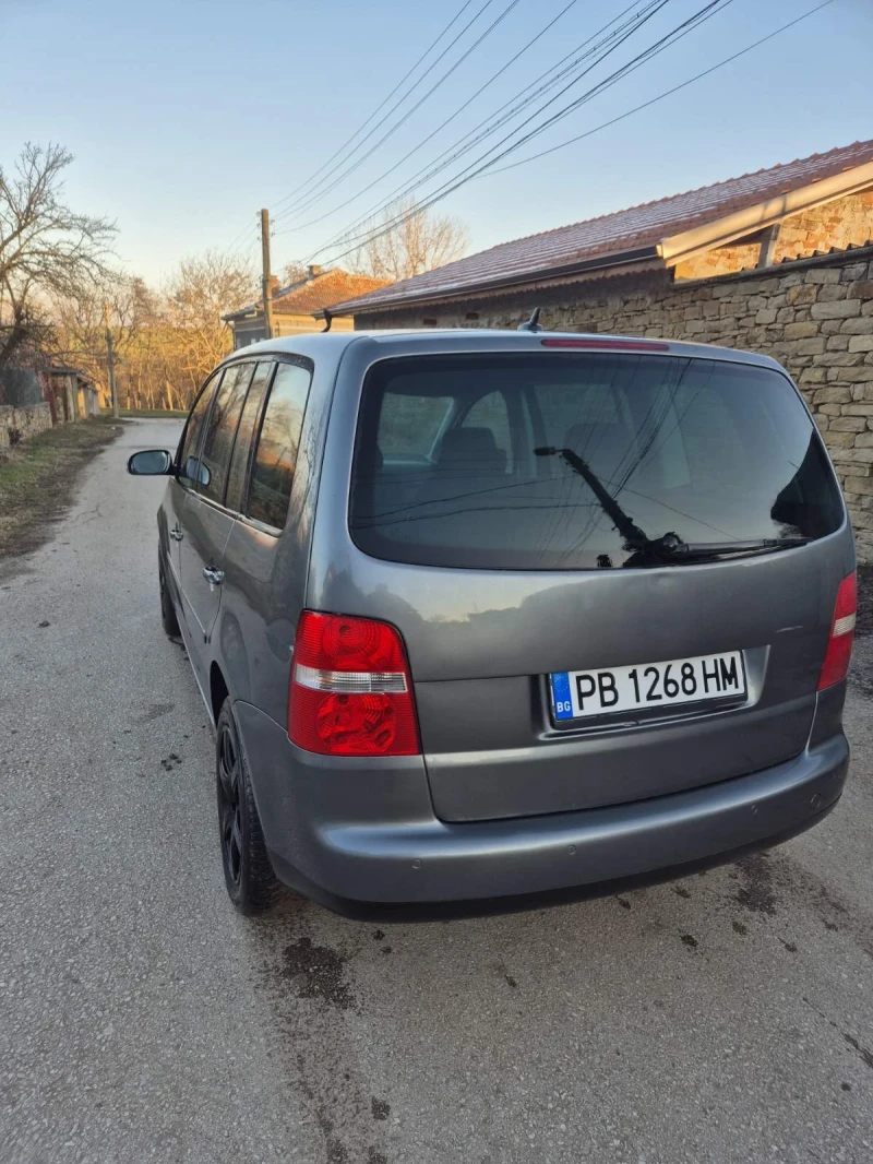 VW Touran, снимка 4 - Автомобили и джипове - 48741527