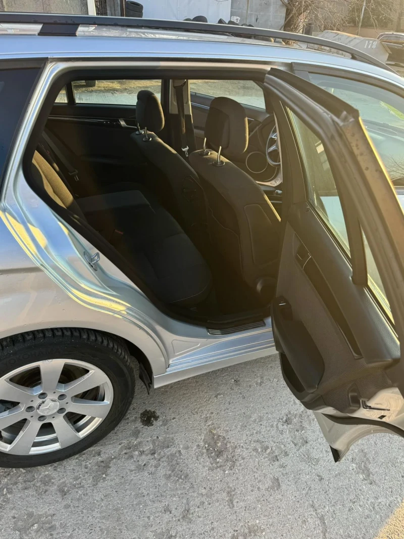 Mercedes-Benz C 220 Автомат фейслифт, снимка 8 - Автомобили и джипове - 52395926