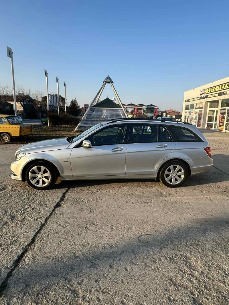 Mercedes-Benz C 220 Автомат фейслифт, снимка 3 - Автомобили и джипове - 52395926