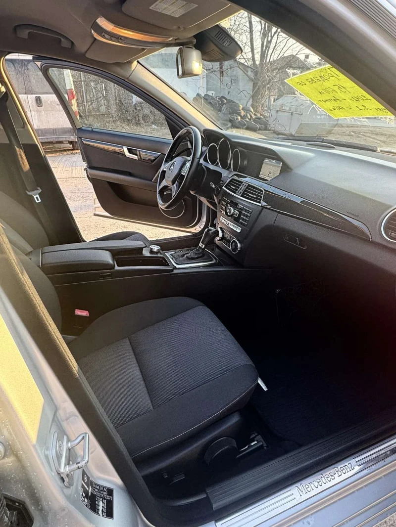 Mercedes-Benz C 220 Автомат фейслифт, снимка 7 - Автомобили и джипове - 52395926