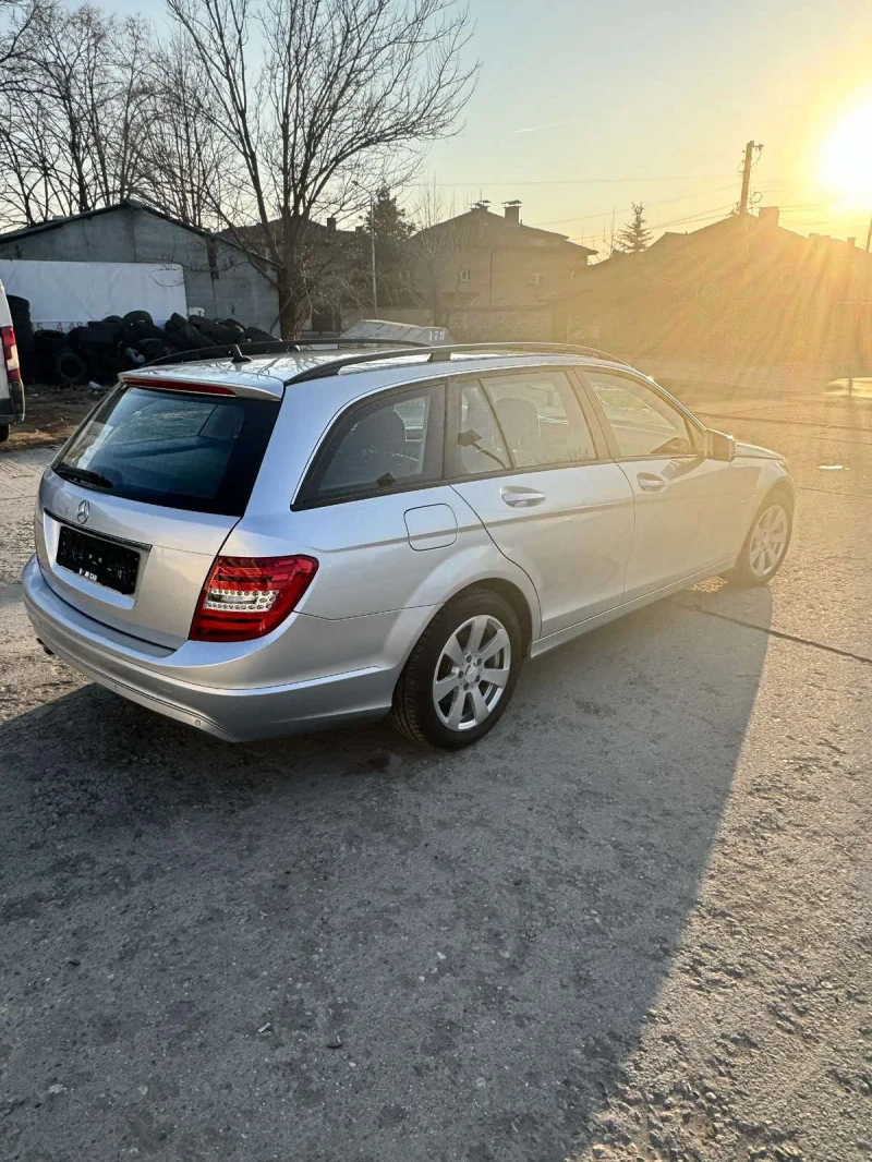 Mercedes-Benz C 220 Автомат фейслифт, снимка 5 - Автомобили и джипове - 52395926