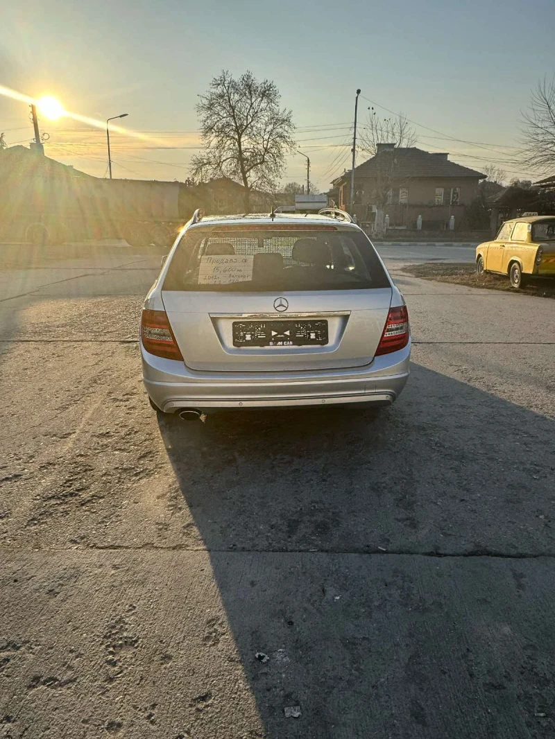Mercedes-Benz C 220 Автомат фейслифт, снимка 4 - Автомобили и джипове - 52395926
