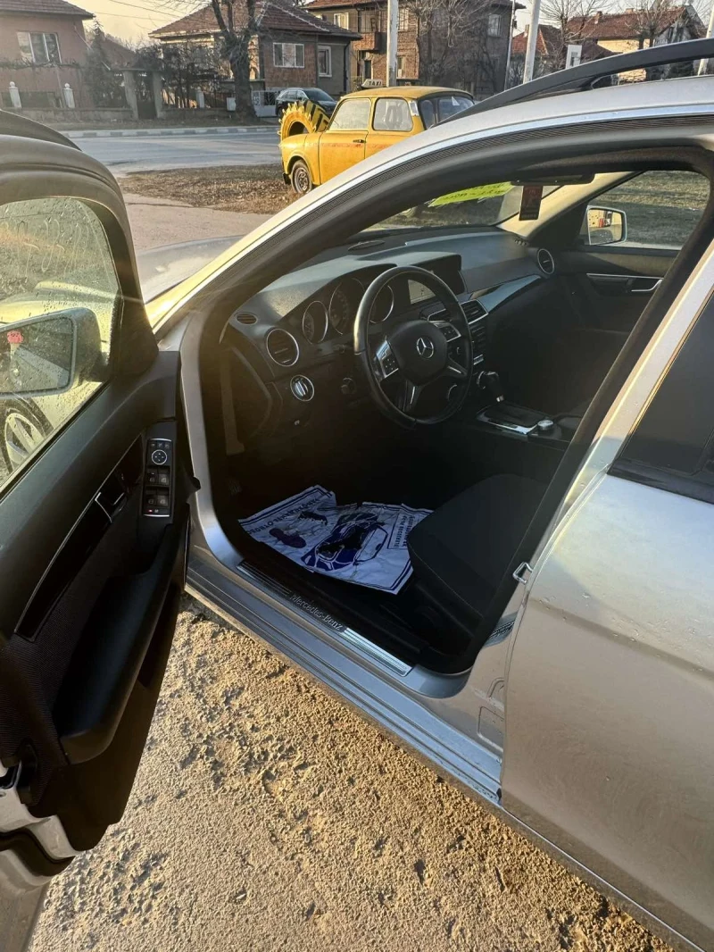 Mercedes-Benz C 220 Автомат фейслифт, снимка 10 - Автомобили и джипове - 52395926