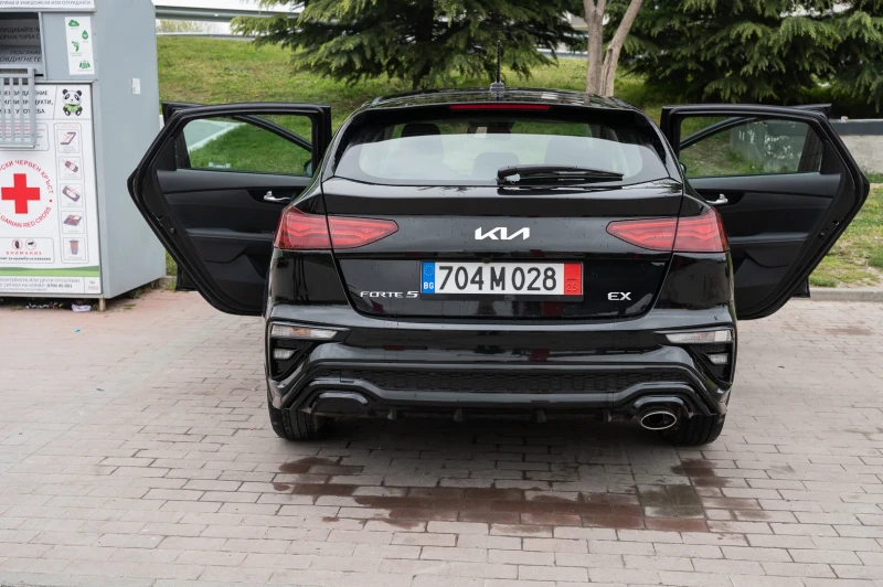 Kia Forte 5 , снимка 11 - Автомобили и джипове - 52732334