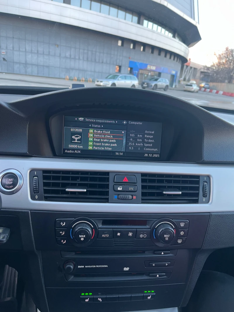 BMW 330, снимка 15 - Автомобили и джипове - 52920939