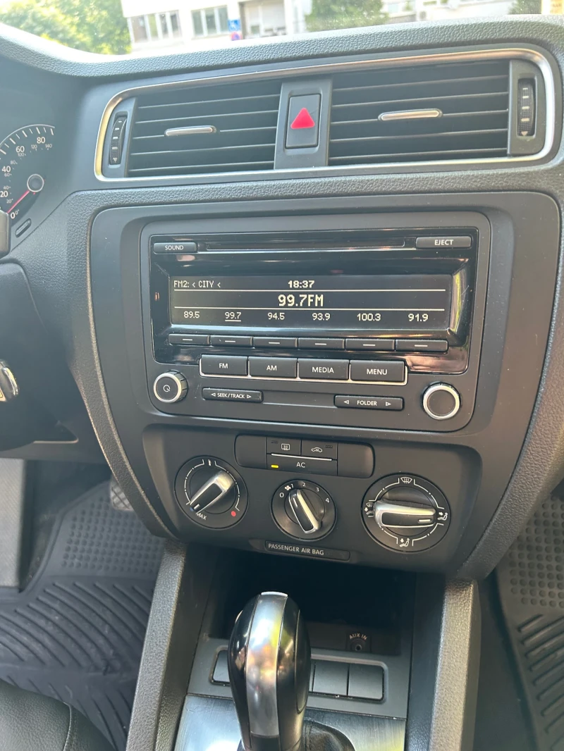 VW Jetta 2.5 SE, снимка 4 - Автомобили и джипове - 53218448