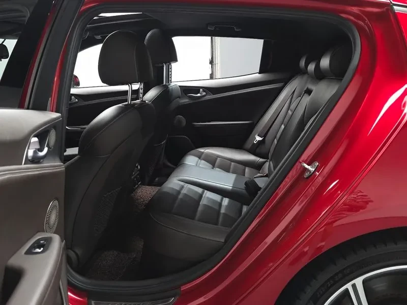 Kia Stinger 3.3 AWD GT - САМО 30% АВАНС, снимка 12 - Автомобили и джипове - 55889030