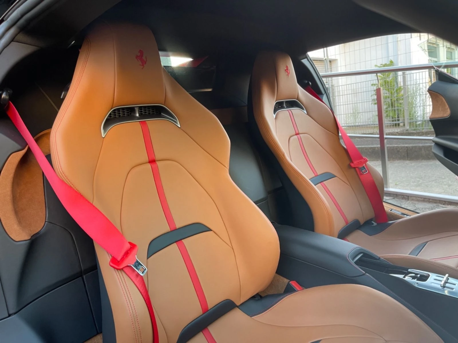 Ferrari SF 90 STRADALE| LEDS| LOGO| 360CAM| CARPLAY | Mobile.bg   14