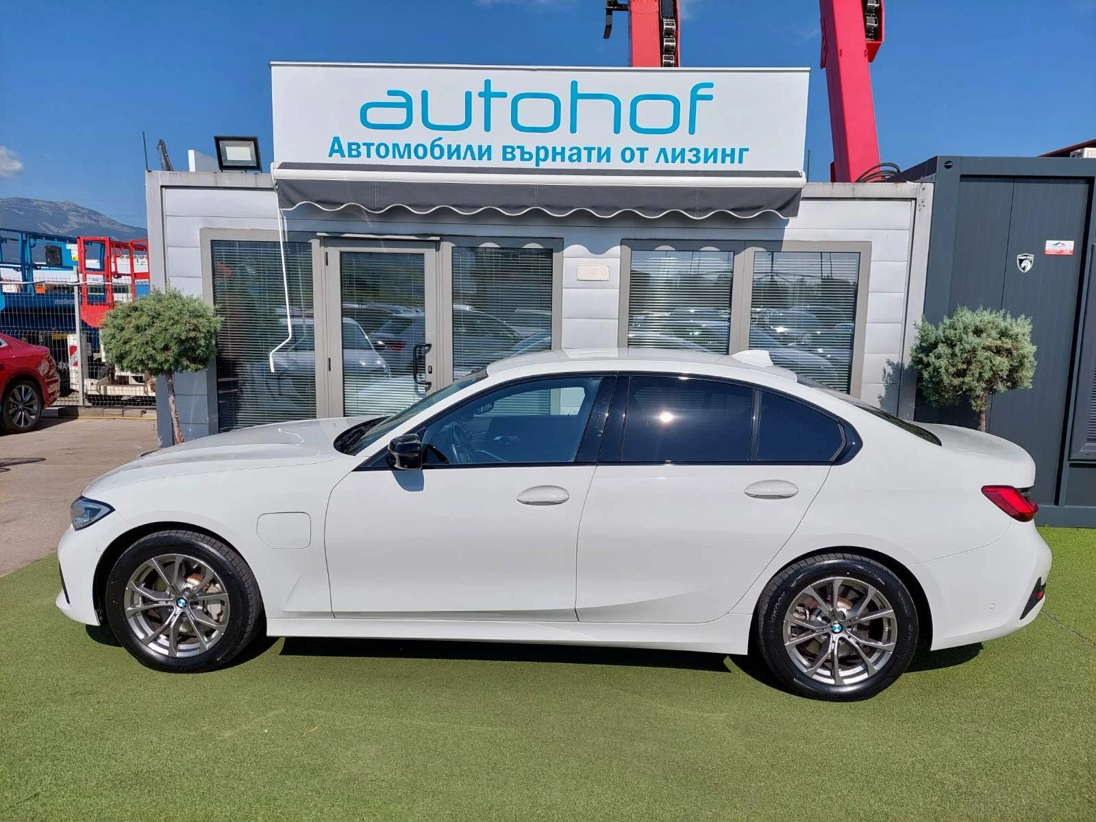 BMW 330 еHybrid/SportLine/2.0/295к.с/8АТ - изображение 2