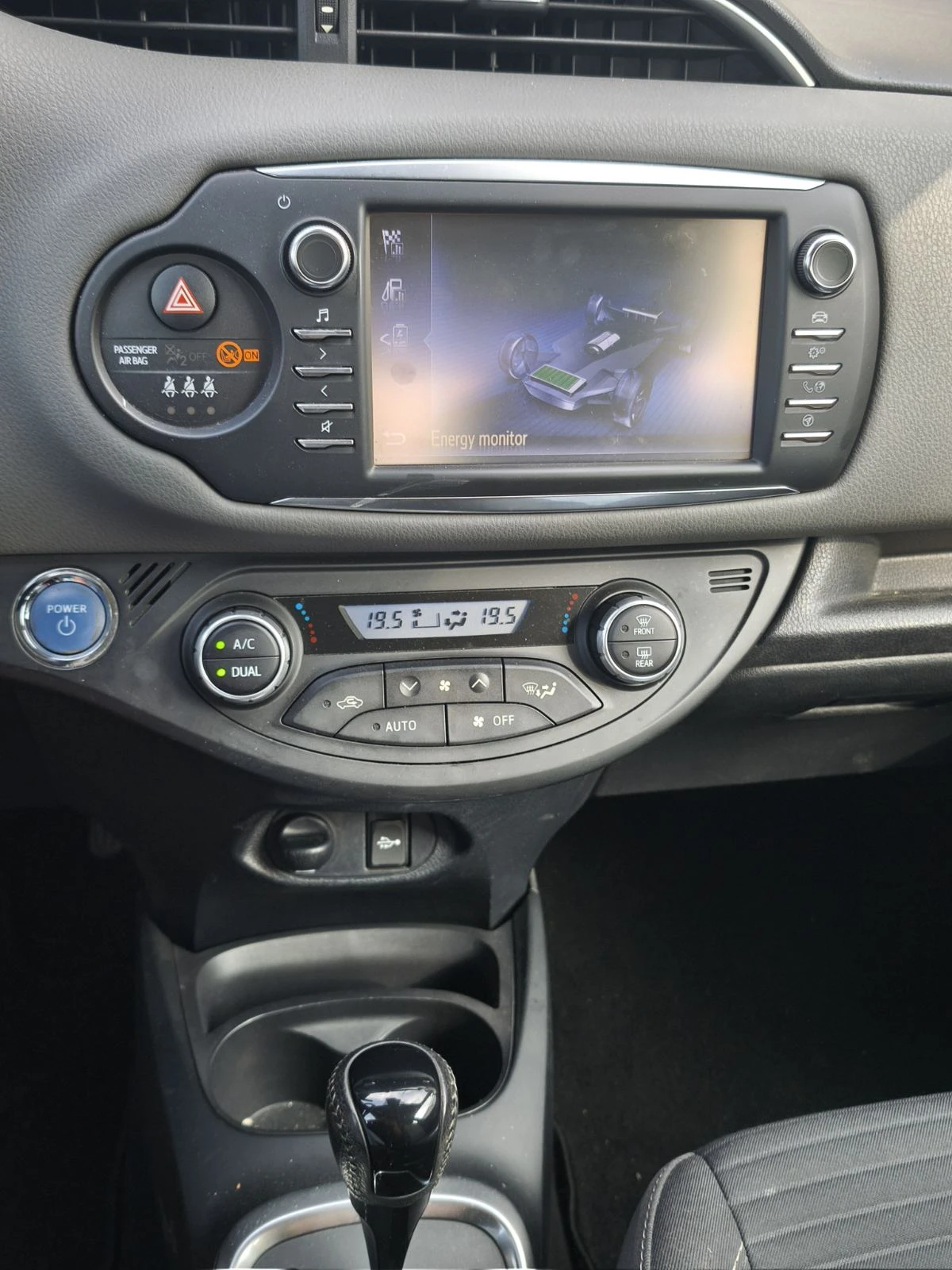 Toyota Yaris 1.5 HYBRID ACTIVE - изображение 9