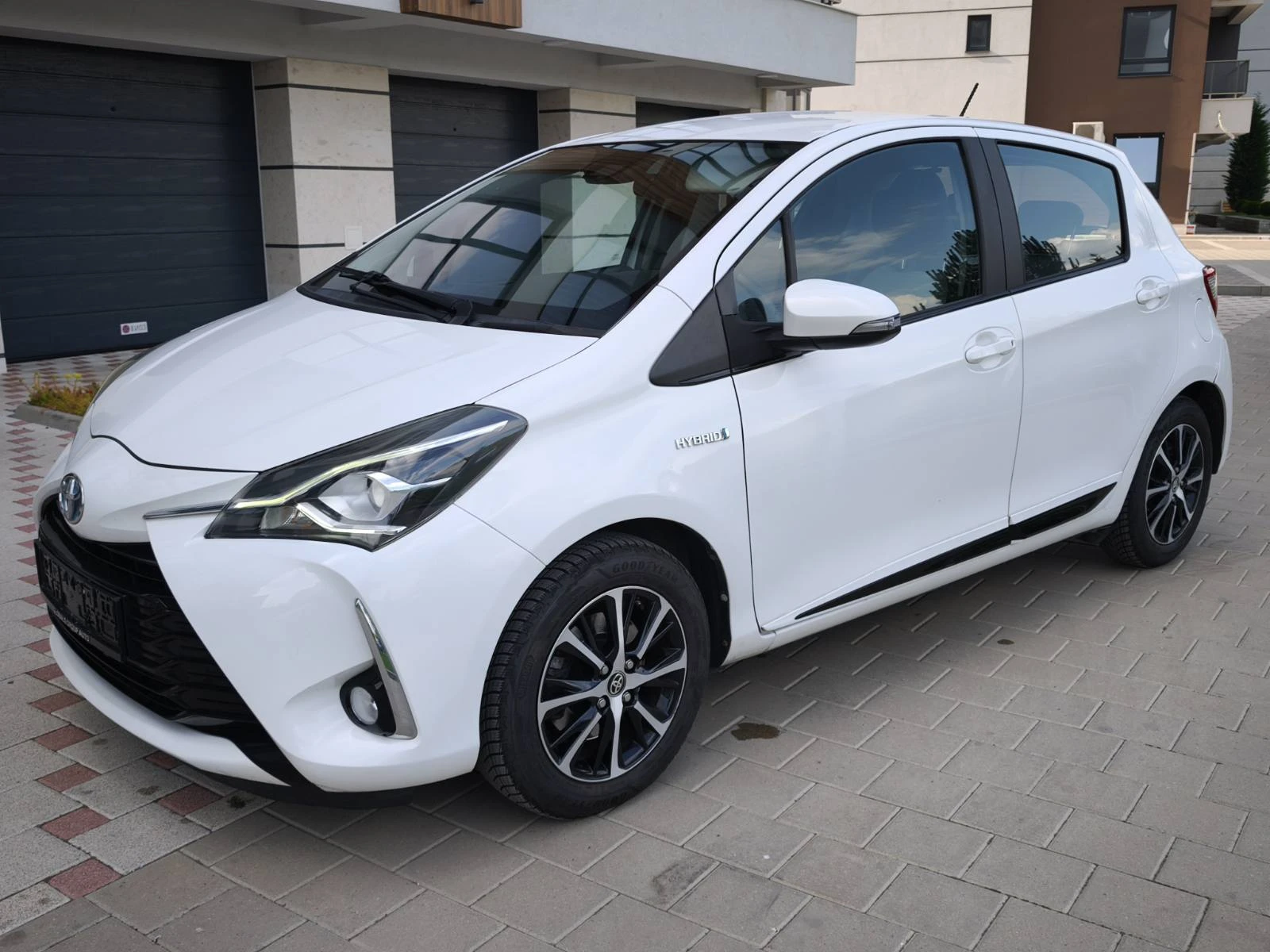 Toyota Yaris 1.5 HYBRID ACTIVE - изображение 3