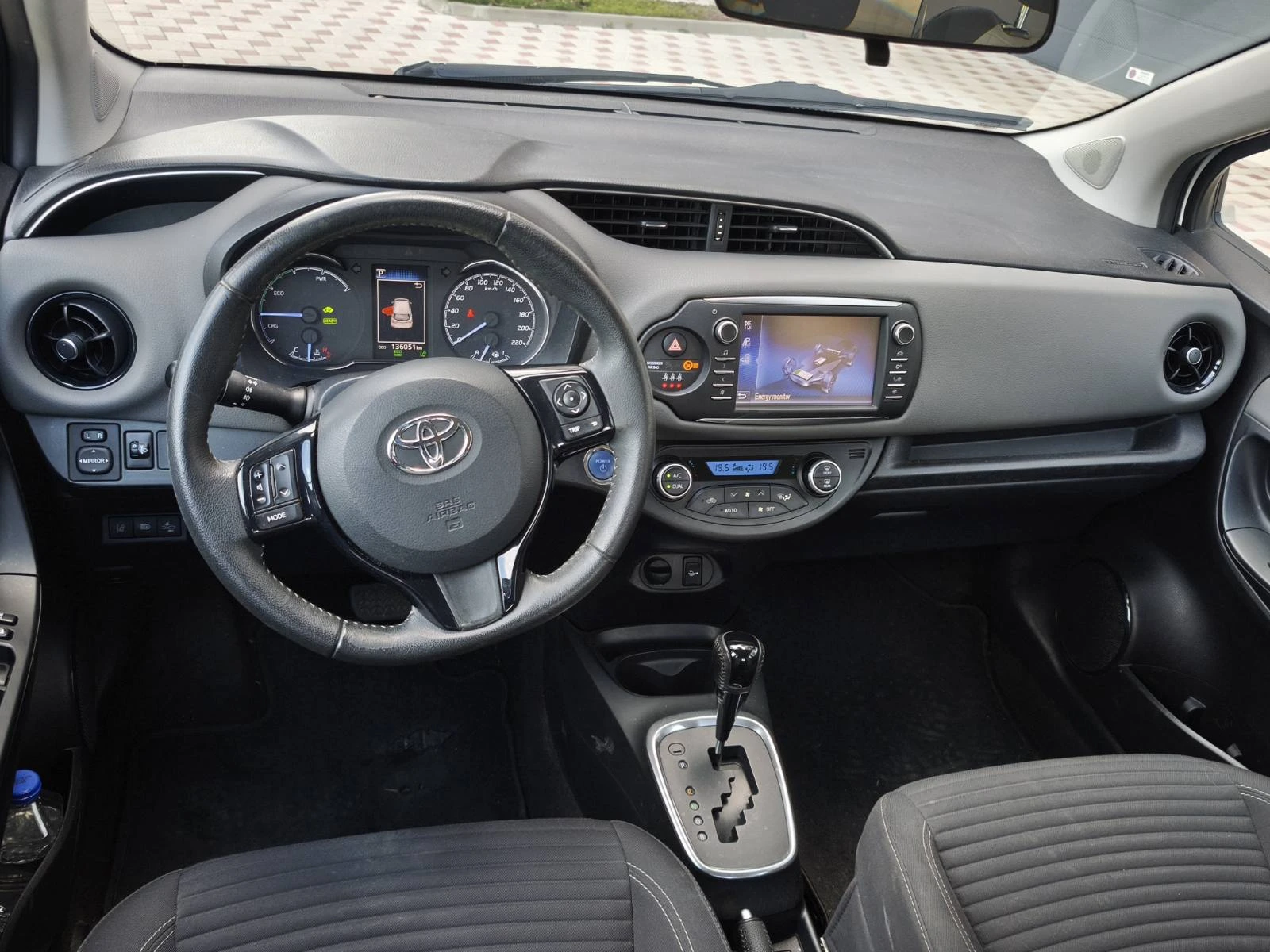 Toyota Yaris 1.5 HYBRID ACTIVE - изображение 6