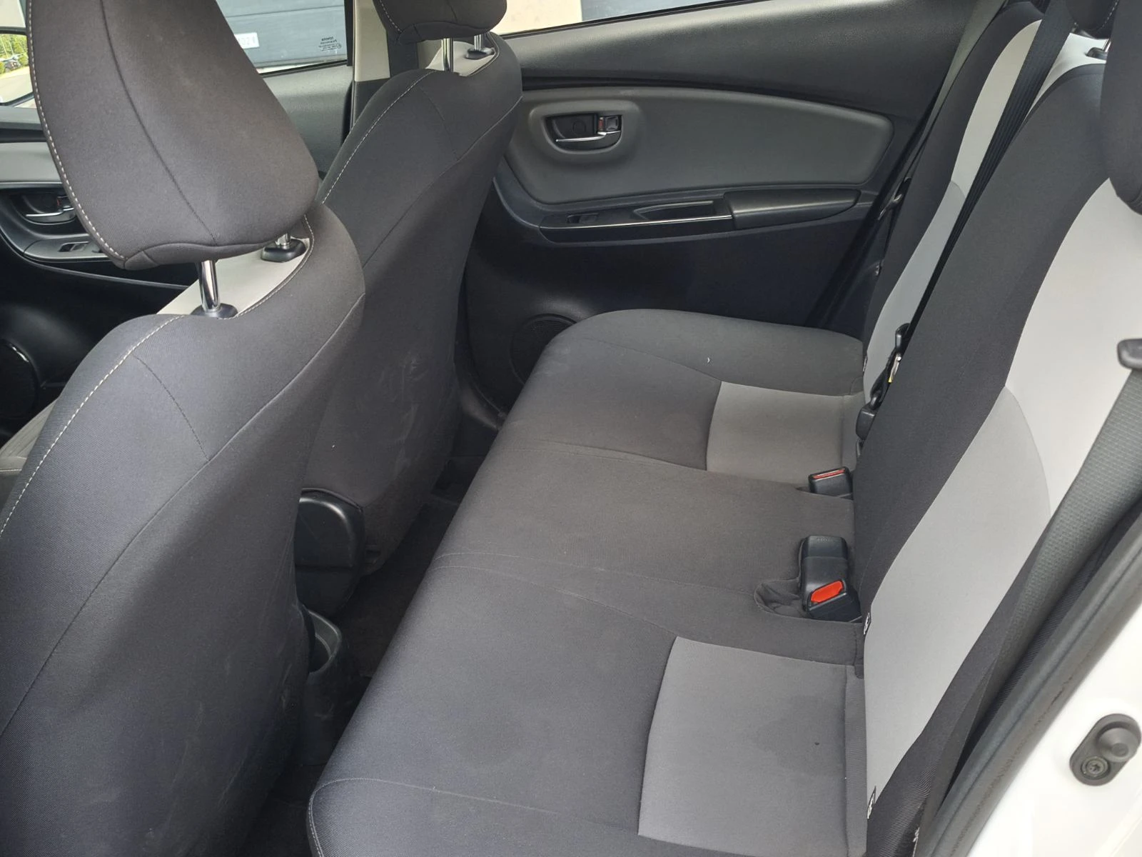 Toyota Yaris 1.5 HYBRID ACTIVE - изображение 10