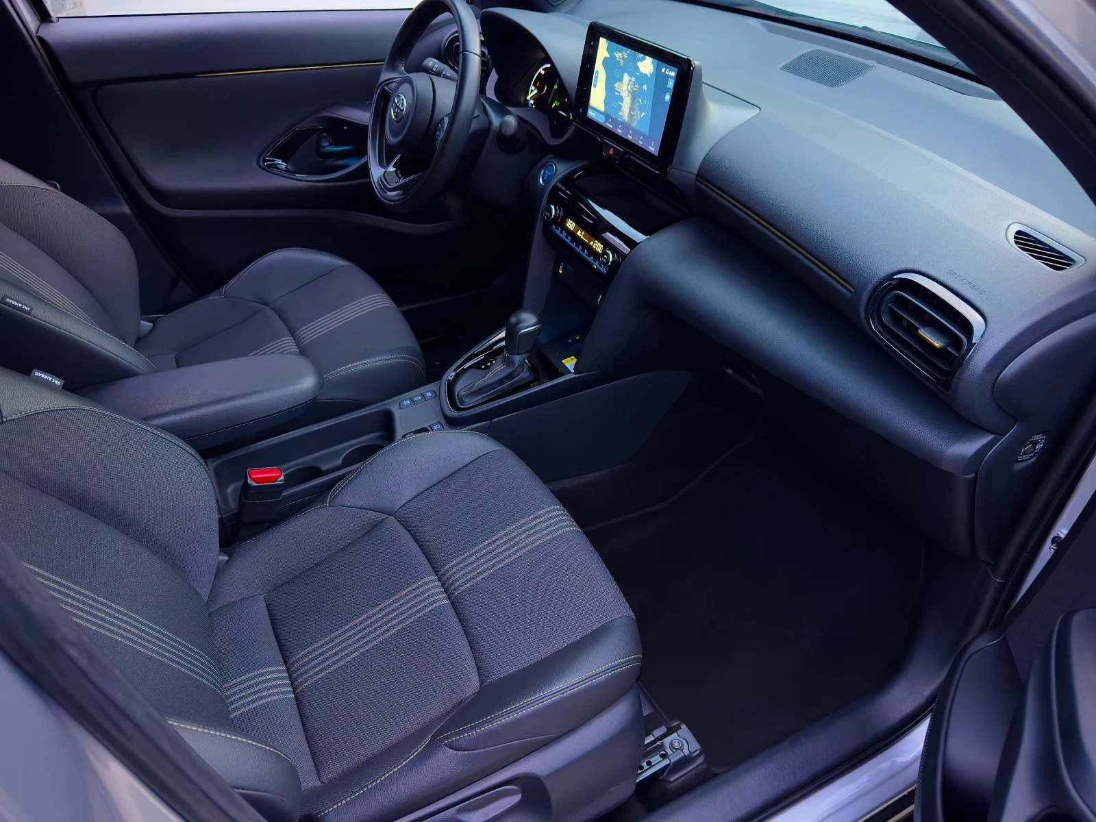 Toyota Yaris Cross Adventure / Кожен интериор / 10 години ГАРАНЦИЯ  - изображение 9