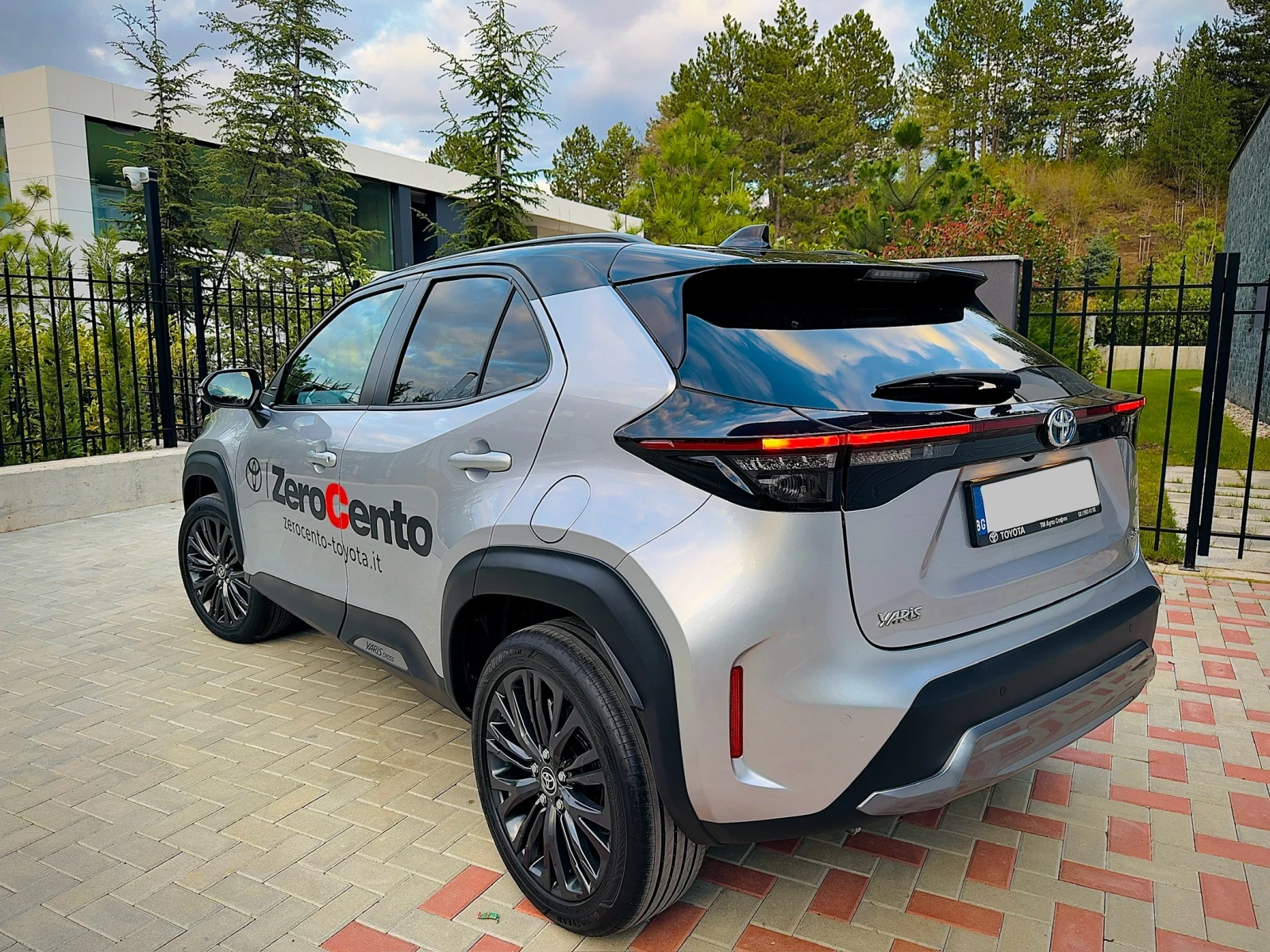 Toyota Yaris Cross Adventure / Кожен интериор / 10 години ГАРАНЦИЯ  - изображение 4
