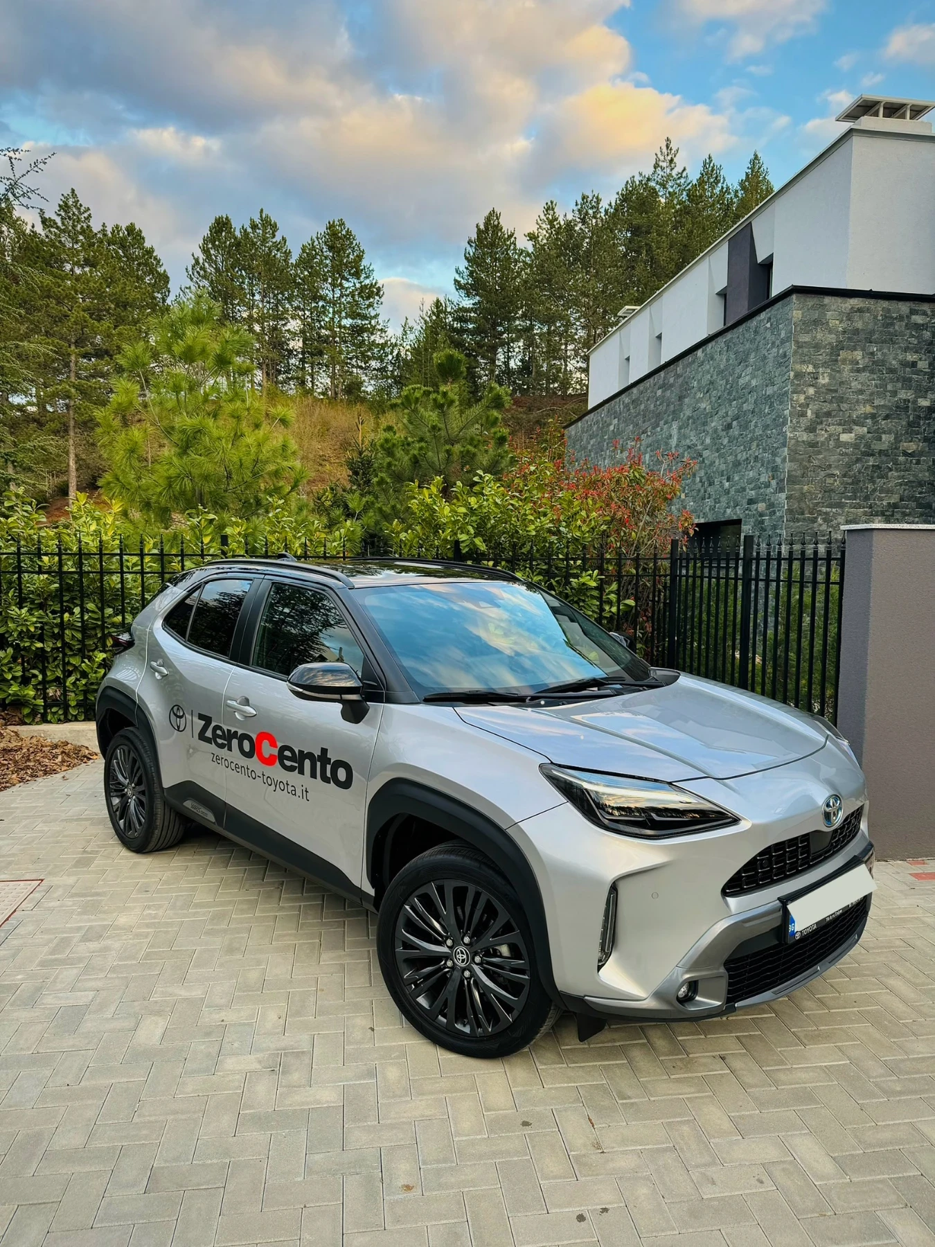 Toyota Yaris Cross Adventure / Кожен интериор / 10 години ГАРАНЦИЯ  - изображение 2