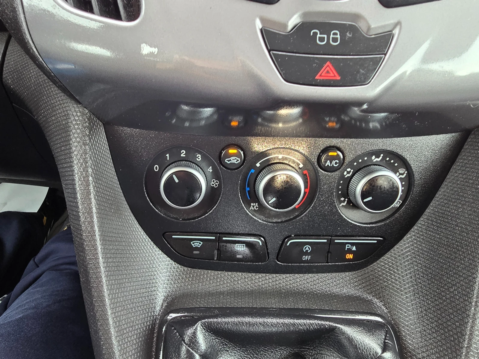 Ford Tourneo Connect 1.0i-100k.c-NAVI-EURO6 | Mobile.bg — изображение 16