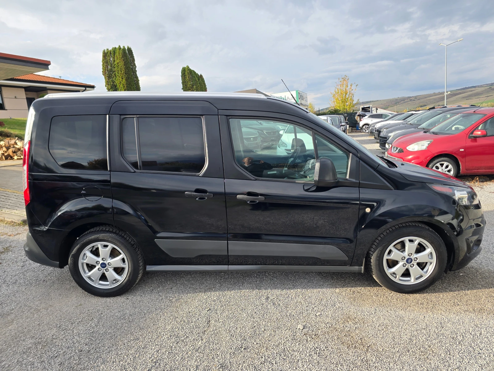 Ford Tourneo Connect 1.0i-100k.c-NAVI-EURO6 - изображение 4