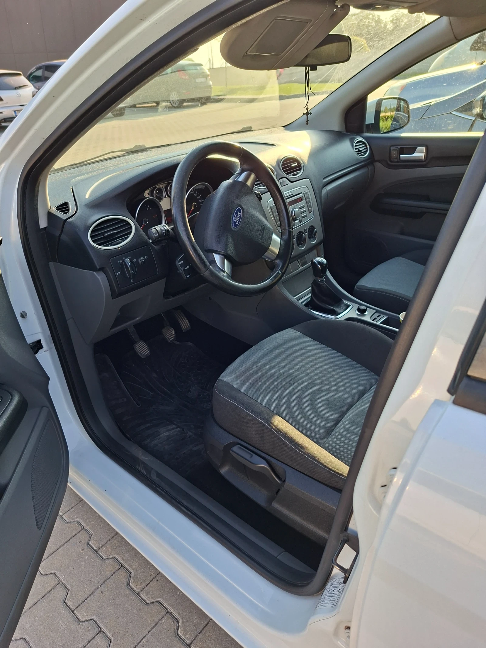 Ford Focus 1.6 90hp, снимка 10 - Автомобили и джипове - 55656758