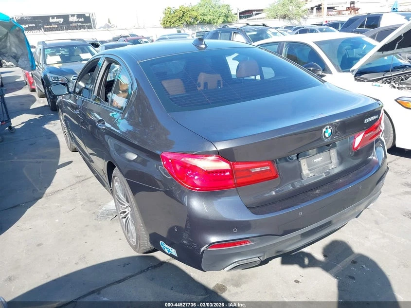 BMW 530E * PLUG-IN HYBRID* M-PACK* Iperformance* , снимка 3 - Автомобили и джипове - 54022833