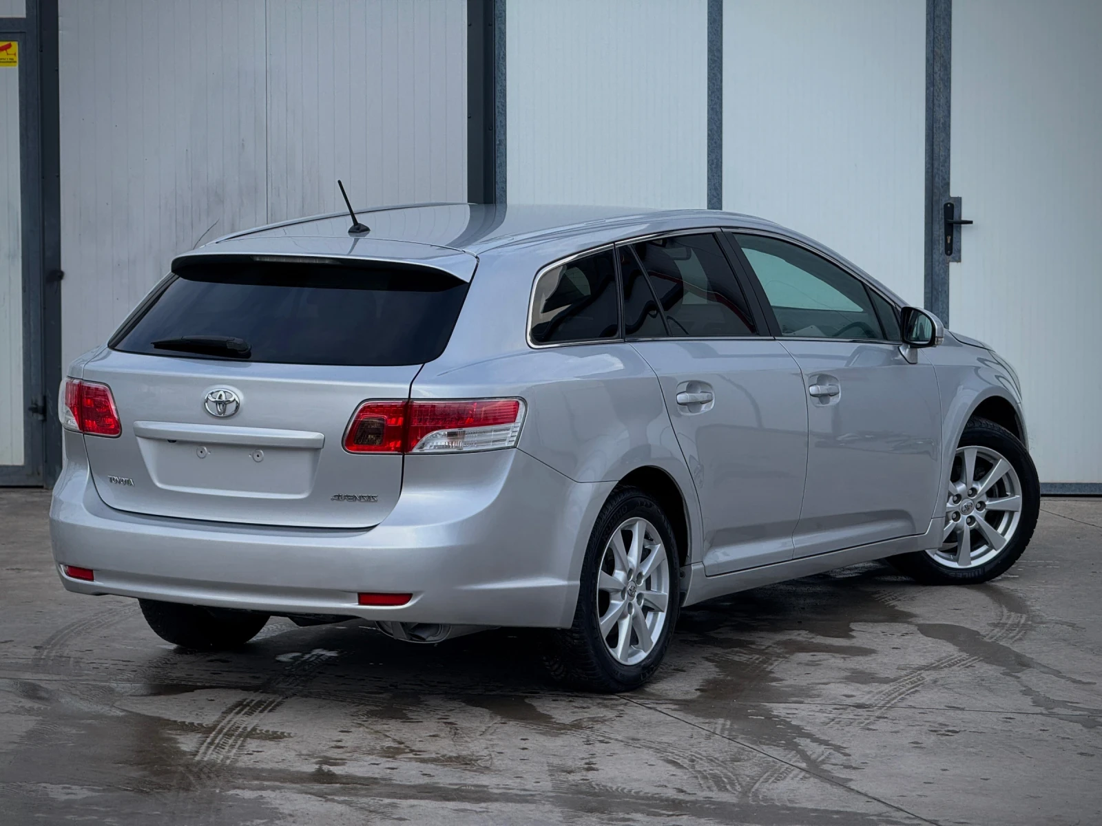Toyota Avensis 2.0 Executive/Keyless/Камера/Адаптивни Фарове, снимка 5 - Автомобили и джипове - 55514321