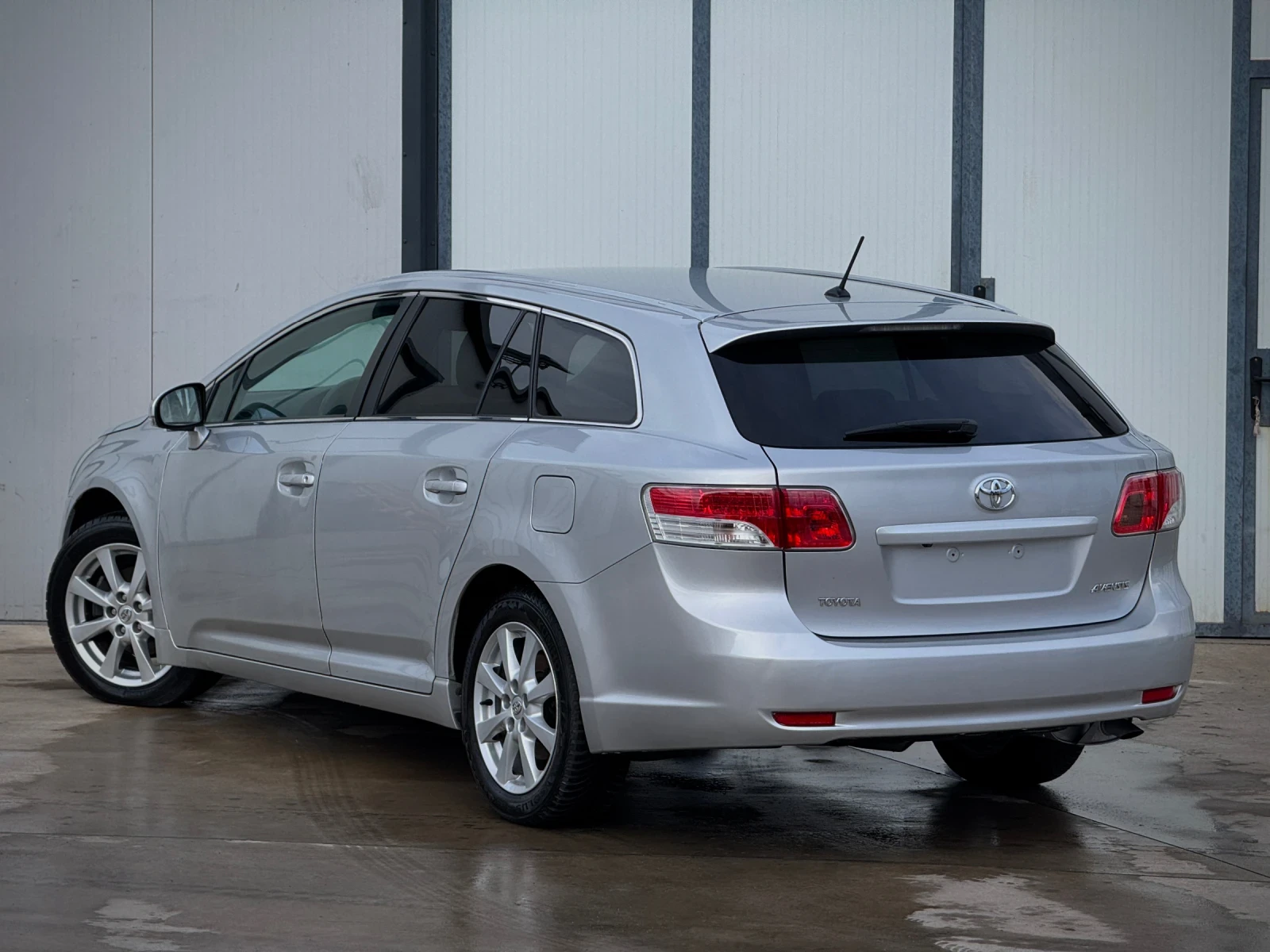 Toyota Avensis 2.0 Executive/Keyless/Камера/Адаптивни Фарове, снимка 7 - Автомобили и джипове - 55514321