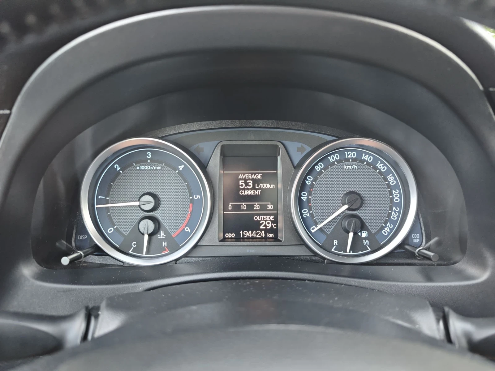 Toyota Auris, снимка 12 - Автомобили и джипове - 55624934