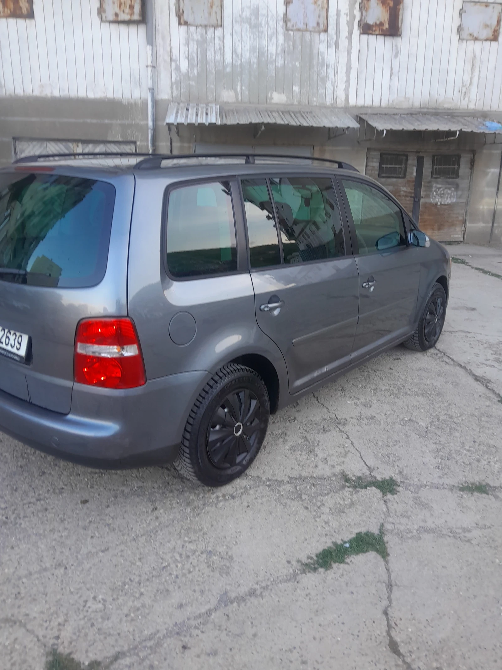 VW Touran, снимка 2 - Автомобили и джипове - 56193405