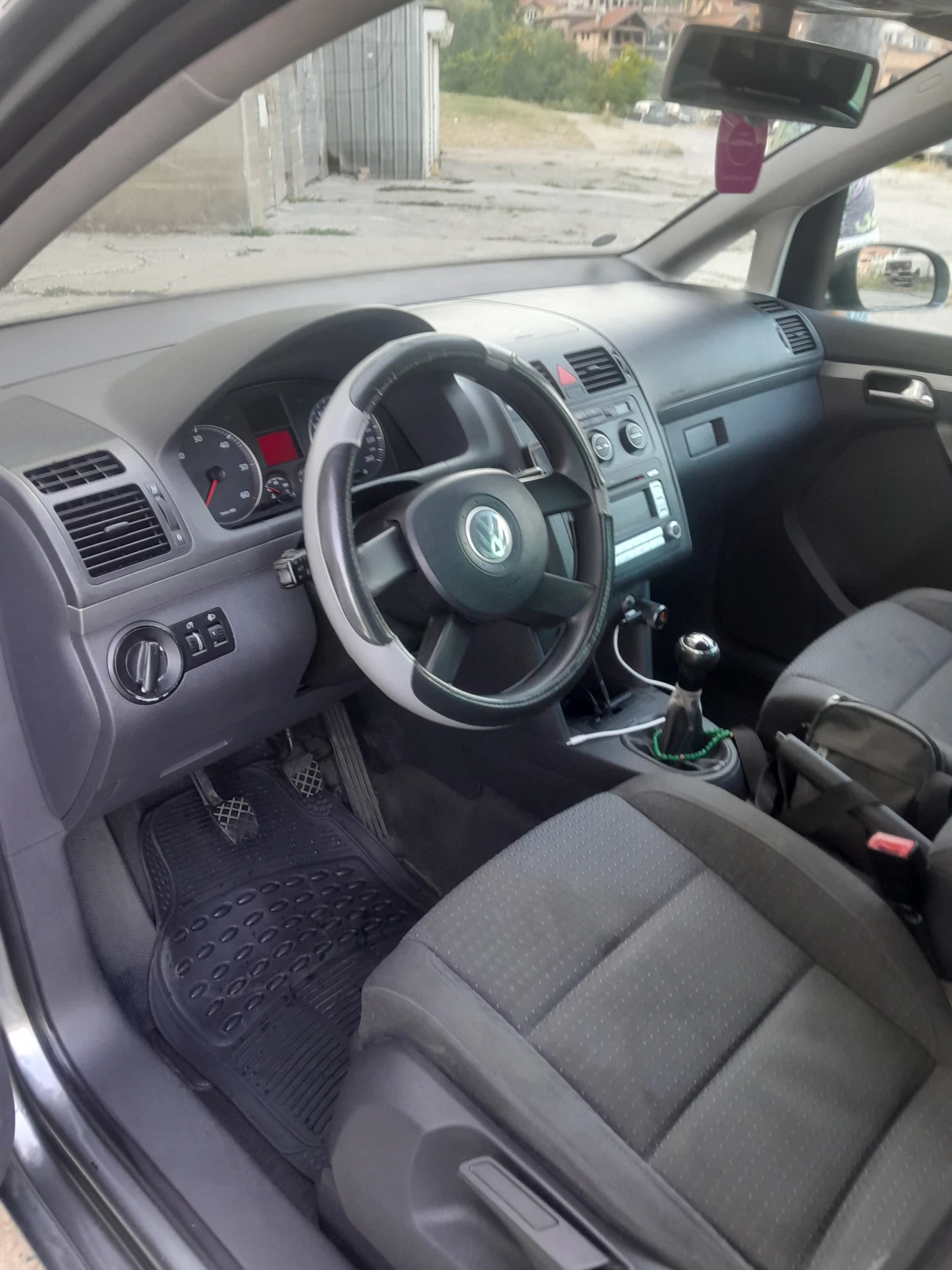 VW Touran, снимка 6 - Автомобили и джипове - 56193405