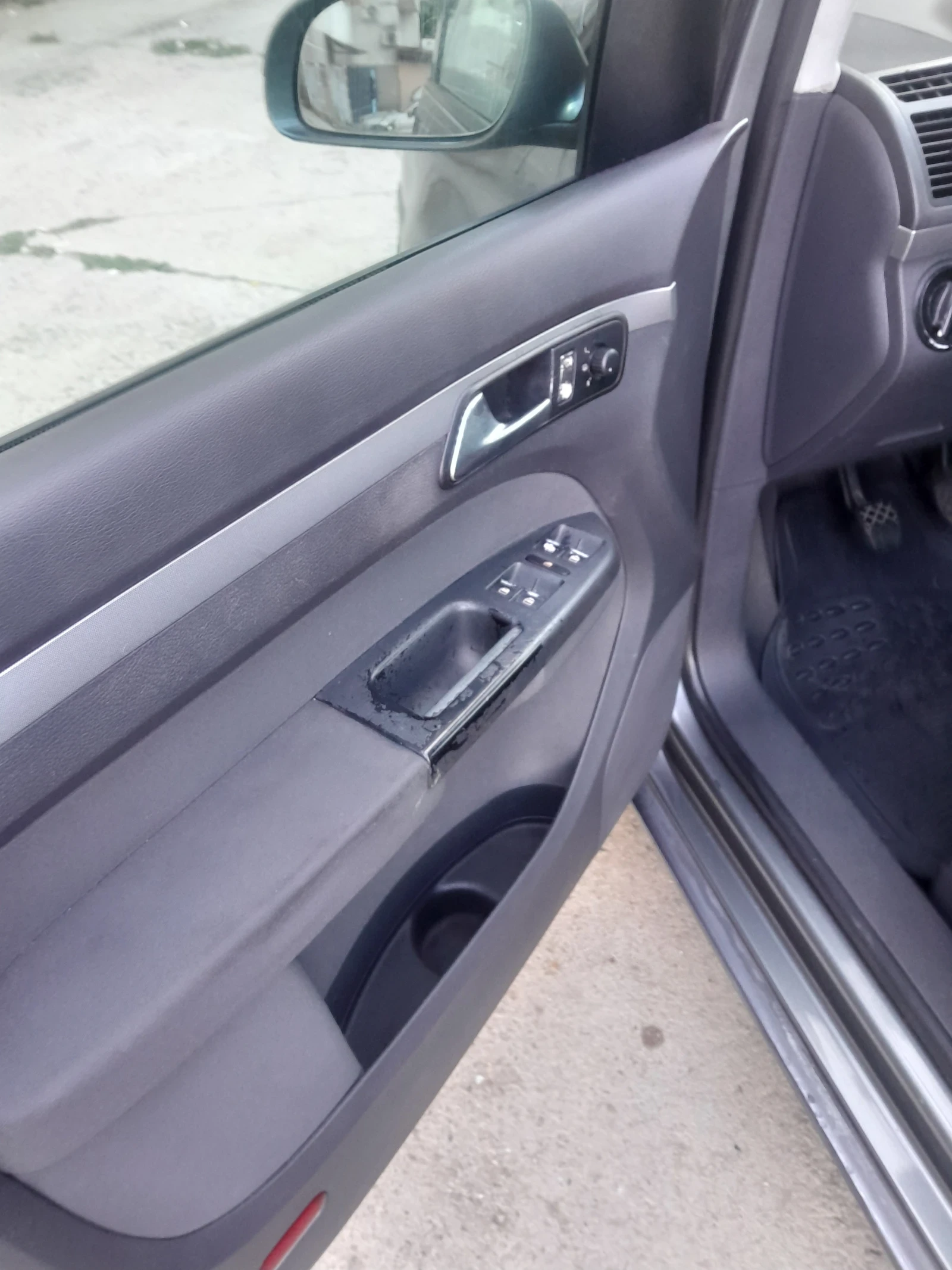 VW Touran, снимка 9 - Автомобили и джипове - 56193405