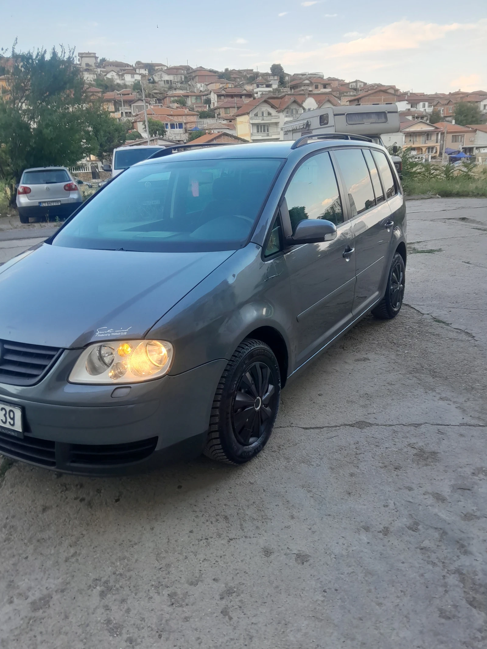 VW Touran, снимка 4 - Автомобили и джипове - 56193405