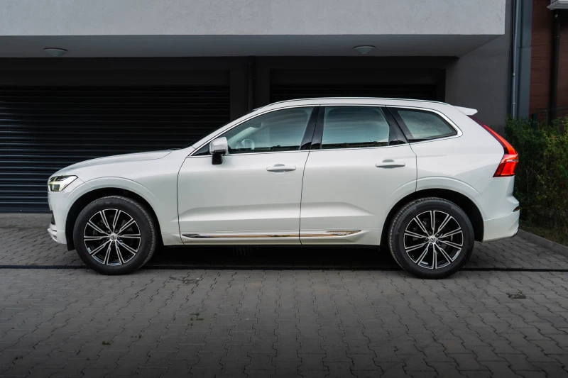 Volvo XC60 D4 Inscription КАТО НОВ, снимка 6 - Автомобили и джипове - 47043671