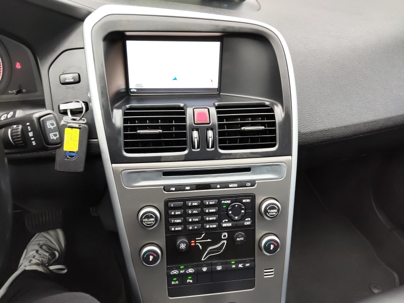 Volvo XC60 2, 4d 176ps, снимка 9 - Автомобили и джипове - 52648130