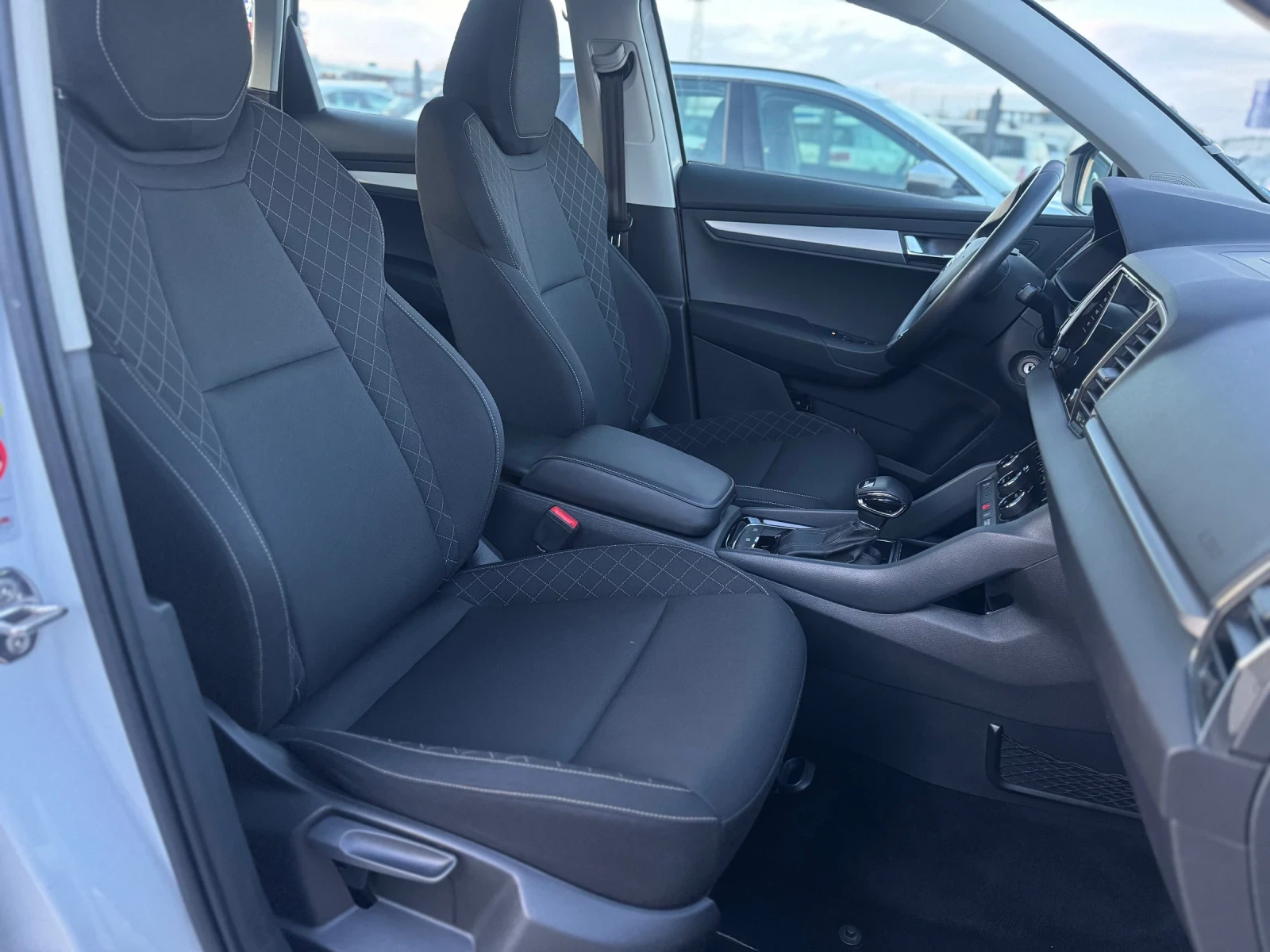 Skoda Karoq 1.6TDI, снимка 15 - Автомобили и джипове - 53770038