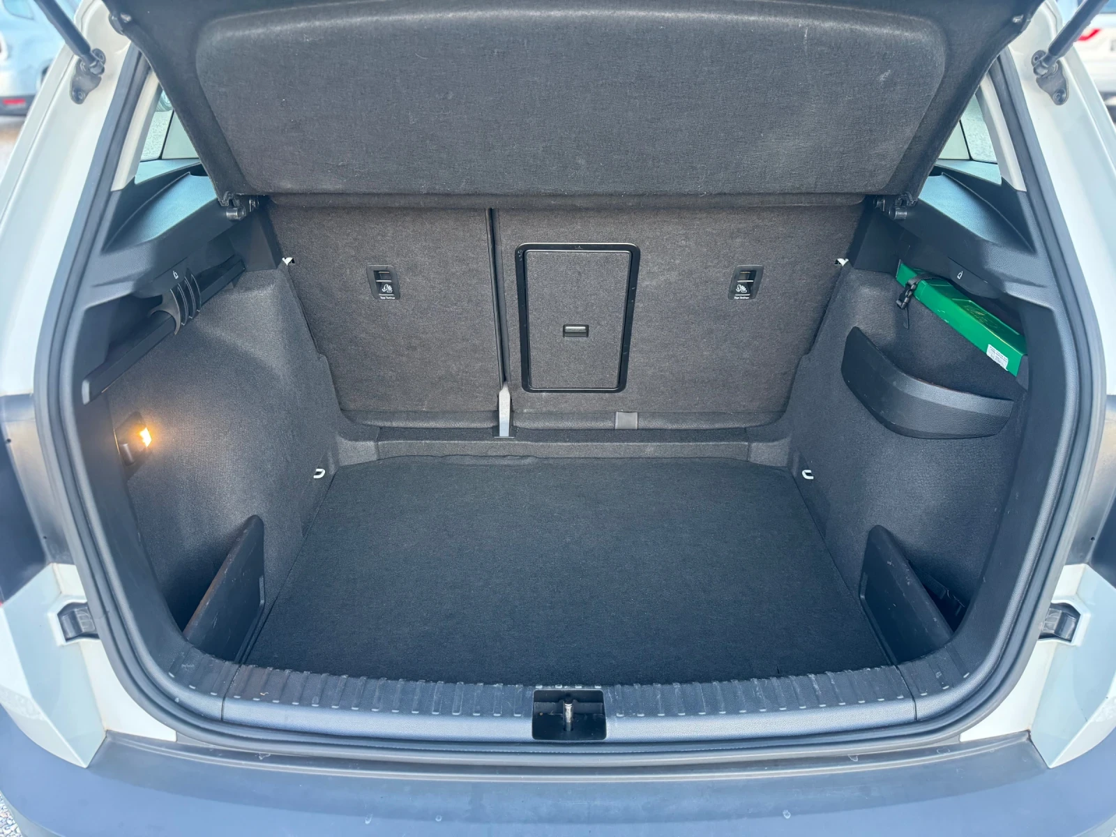 Skoda Karoq 1.6TDI, снимка 12 - Автомобили и джипове - 53770038