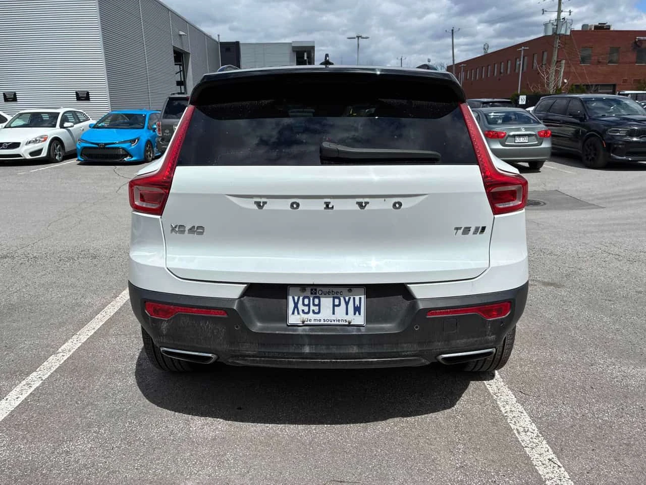 Volvo XC40 | R Design | ДВА КЛЮЧА | ПАНОРАМА | ПОДГРЕВ | , снимка 4 - Автомобили и джипове - 54460335