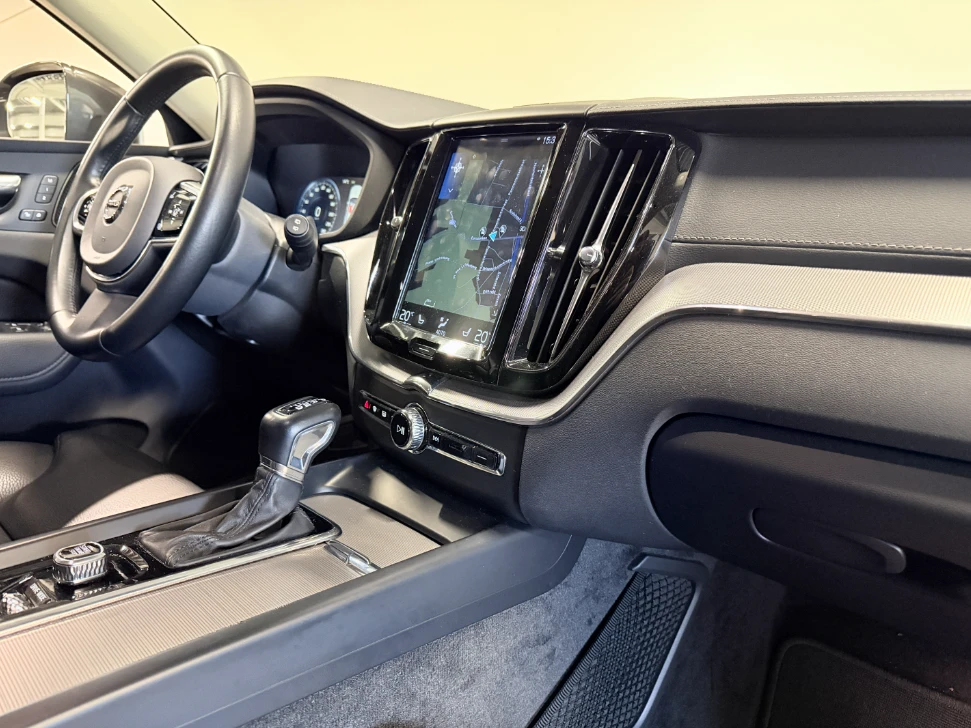 Volvo XC60 T4 Inscription , снимка 4 - Автомобили и джипове - 54511085
