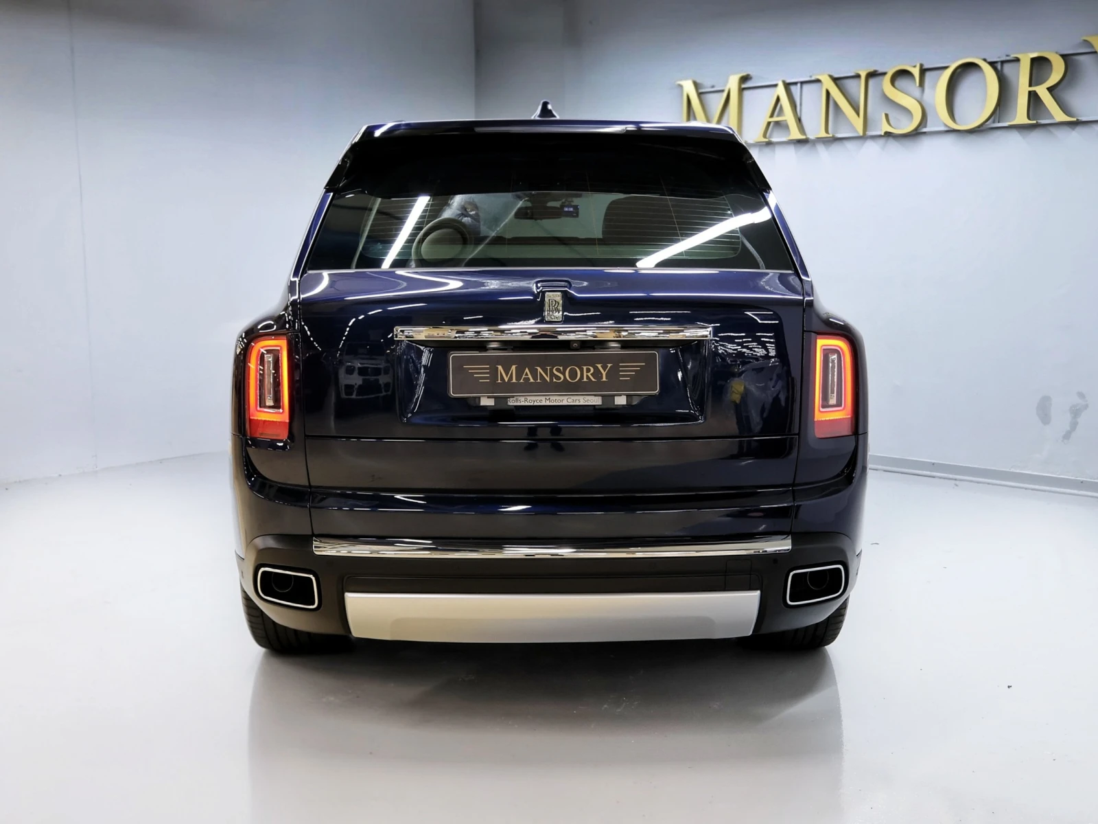 Rolls-Royce Cullinan 6.7* HUD* BLIND SPOT* SOFT CLOSE* 360* ЛЮК* КРАЙНА, снимка 4 - Автомобили и джипове - 55435668