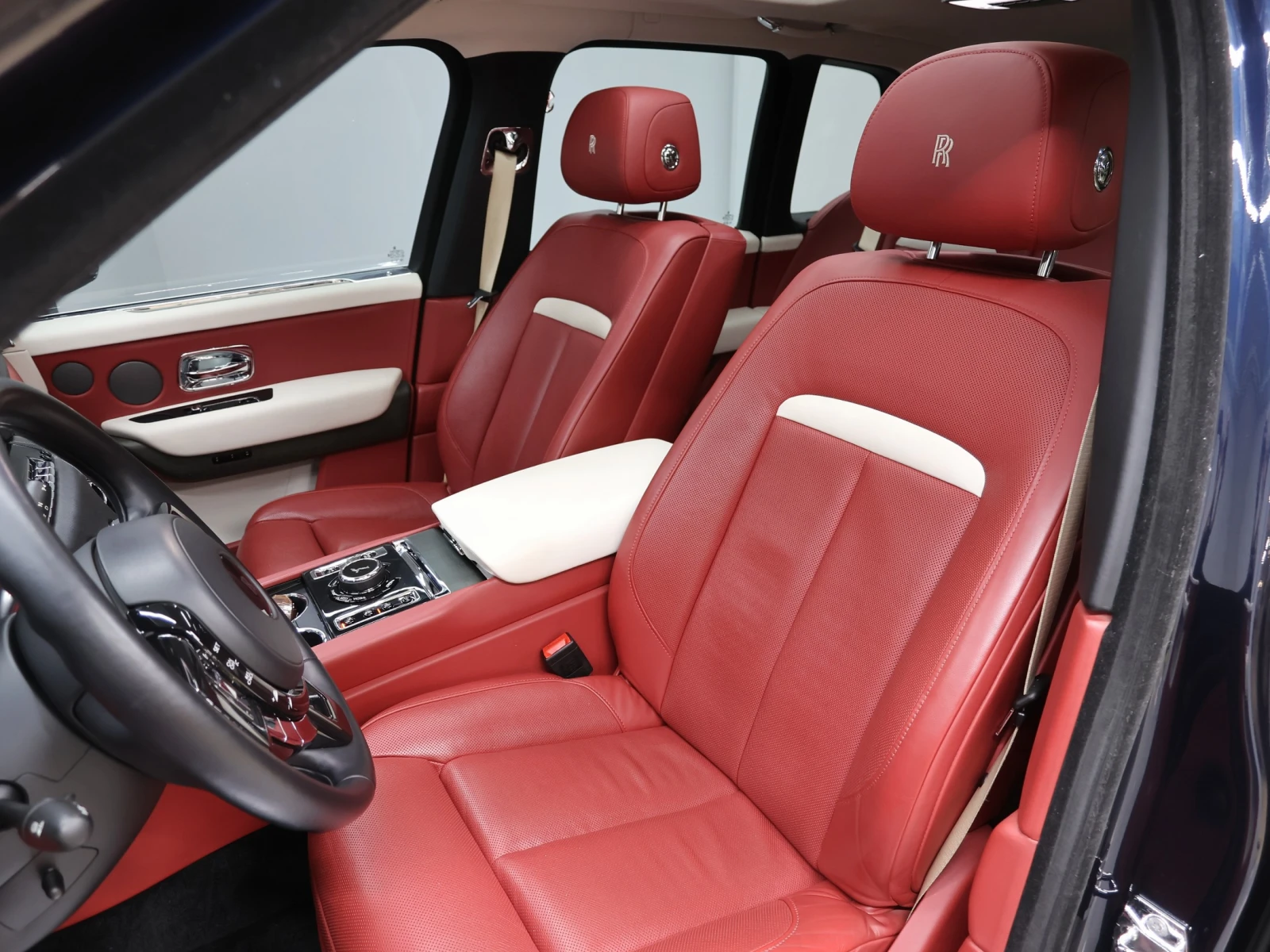 Rolls-Royce Cullinan 6.7* HUD* BLIND SPOT* SOFT CLOSE* 360* ЛЮК* КРАЙНА, снимка 8 - Автомобили и джипове - 55435668